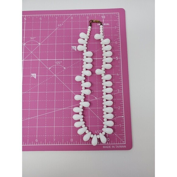 VINTAGE MARIAM HASKELL WHITE BEAD TEAR DROP BEADED NECKLACE SIGNED WOMEN JEWELRY - Picture 7 of 12